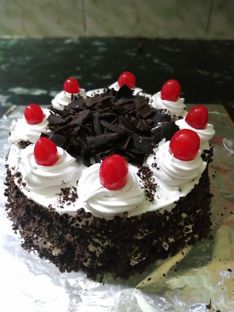 Real Cake Pic, Cake Snap Story, Happy Birthday Chocolate Cake, Broken Shayari, Cake Story, Realistic Cakes, Best Food Photography, Bhaji Recipe, Birthday Cake Chocolate