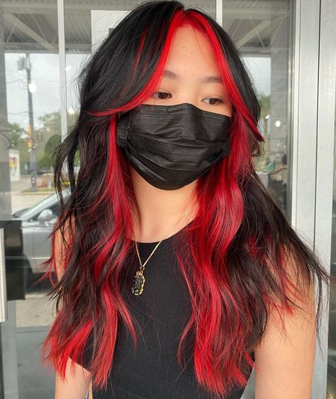 Under Hair Dye, Hair Dyed Underneath, Color Block Hair, Red Hair Looks, Black Red Hair, Hair Dye Tips, Hair Color Underneath, Red Hair Inspo, Peekaboo Hair