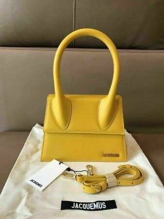 Jacquemus Le Grand Chiquito, Le Grand Chiquito, Yellow Leather Bag, Simon Porte Jacquemus, Jacquemus Bags, Jacquemus Bag, Yellow Purses, Brown Leather Totes, Fancy Bags