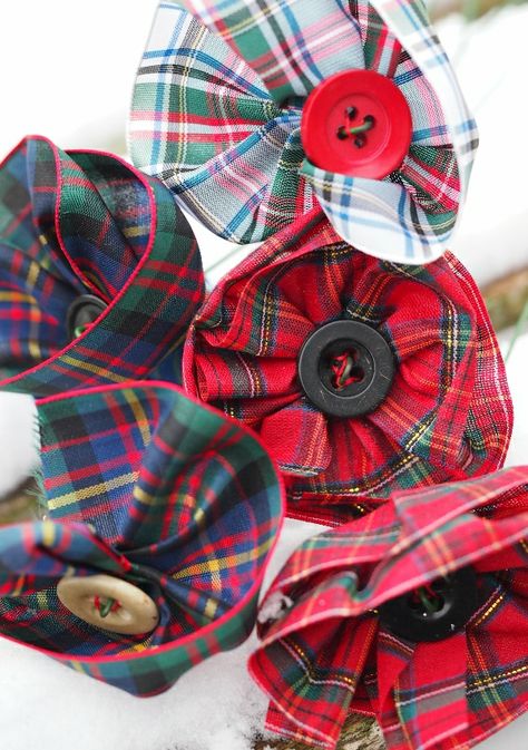 How To Make A Tartan Rosette, Scottish Birthday Party, Robbie Burns Night, Burns Night Crafts, Robbie Burns Day, Burns Dinner, Robert Burns Day, Rabbie Burns, Burns Night Celebration