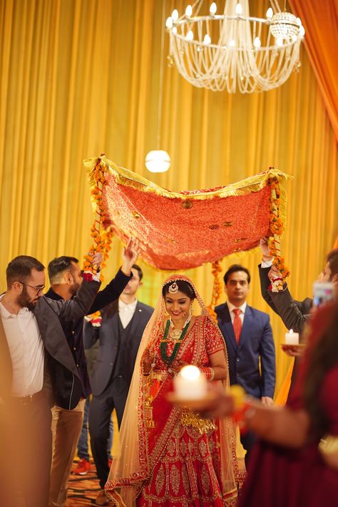 Dulhan Entry Chadar, Bride Entry Chadar, Dulhan Entry, Bridal Entry, Bride Entry, Wedding Mandap, Wedding Saree, Mehandi Designs, Wedding Design