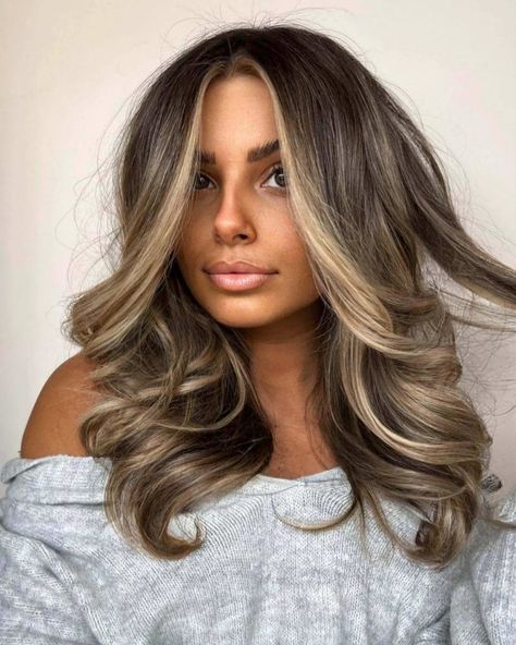 28 Balayage Hair Creation Ideas to Make You Shine Front Balayage, Long Brunette Hair, Color Balayage, Brunette Hair With Highlights, Dyed Blonde Hair, Long Brunette, Face Frame, Hair Color Light Brown, Brown Hair With Blonde Highlights