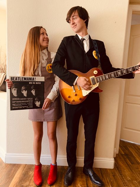 Rock Couple Costume, Beatles Halloween Costumes, Beatles Outfit, Beatles Costume, Creative Halloween Costume Ideas, Halloween Riddles, Beatles Fashion, British Costume, Couple Costumes