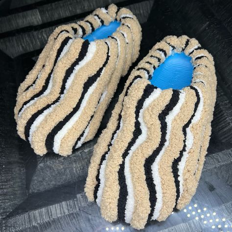 Custom Yarn Crocs/Clogs- “S’mores” These Custom, Brand New Crocs Are Handmade. Made For Comfort & Gives Cozy Vibes. Can Be Worn With A Chill Fit Or In The Home For Daily Use. Assorted Yarn Embellishments Sz. 7/8 W (Medium) Free Gift With Purchase! Next Day Shipping All Sales Final. #Crocs #Customcrocs #Yarncrocs #Custom #Clogs *Message For Custom Pair* (1 Week For Customization & Shipping) Yarn Crocs, Yarn Clogs, Yarn Embellishments, Yarn Shoes, Heals Shoes, Diy Rhinestone Crafts, Shoe Aesthetic, New Crocs, Custom Crocs