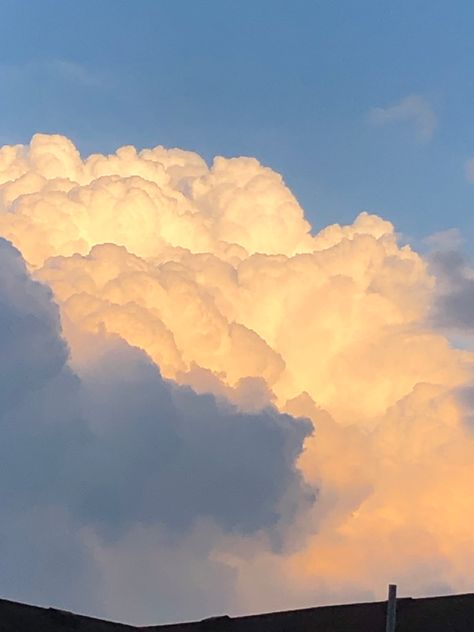 I take way to many pictures of the clouds ☁️ Cloud Pictures Sky Real, Fluffy Clouds Aesthetic, Wisconsin Aesthetic, Moon In The Clouds, Cloud Core, Cloud Pictures, Picture Cloud, Morning Clouds, Pretty Clouds