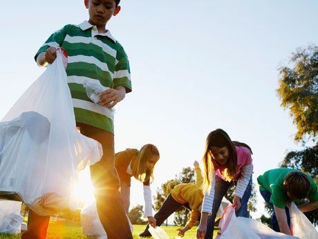 A group of young teens are outside in the sun picking up garbage from the grass and putting it into white trash bags. Green Magazine, Secondary Science, Human Anatomy And Physiology, Environmental Education, Lakeside Collection, Teaching Children, Project Based Learning, Earth Science, Green Living