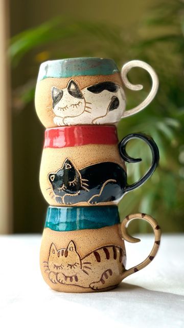 Pottery Mug Ideas, Ceramic Mug Ideas, Pottery Cats, Cat Pottery, Pottery Cat, Cup Art, Hand Built Pottery, Functional Pottery, Pottery Crafts