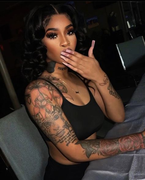 Tatted Women Black Women, Tatted Black Baddies, Baddies With Tattoos, Tattoo Artist Photoshoot, Tatted Females, Tatted Baddies, Tatted Women, Cute Hand Tattoos, Black Girls With Tattoos