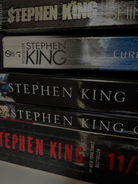 Horror Novels Aesthetic, Scary Book Aesthetic, Steven King Books Aesthetic, Steven King Aesthetic, Scary Books Aesthetic, Stephen King Collection, Thriller Book Aesthetic, Horror Book Aesthetic, Steven King Books