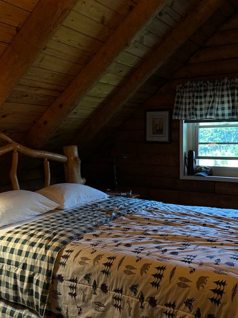 Cabincore Room, Upstate New York Cabin, Cabin Core Bedroom, Alaska Cabin Aesthetic, Pnw Cabin Interior, Log Cabin Aesthetic Interior, Mountain Cabin Aesthetic Interior, Tennessee Cabin Aesthetic, Colorado Cabin Aesthetic