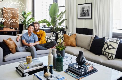 <em>Queer Eye'</em>s Bobby Berk Shows Off the 'Homey and Lush' L.A. Loft He Shares with His Husband Bobby Burke Designs, Bobby Berk, Queer Eye, Inspiration Images, American Interior, Loft Spaces, Living Room Style, Front Room, Wall Street