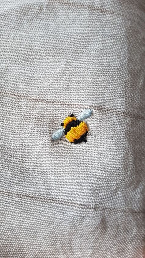 Embroidery Patterns Flowers Simple, Bumblebee Embroidery Simple, Tiny Butterfly Embroidery, Embroidery Cute Animals, Small Things To Embroider, Men’s Embroidery, Small Cute Embroidery Designs, Goblincore Embroidery, Embroidery Designs On Tshirt