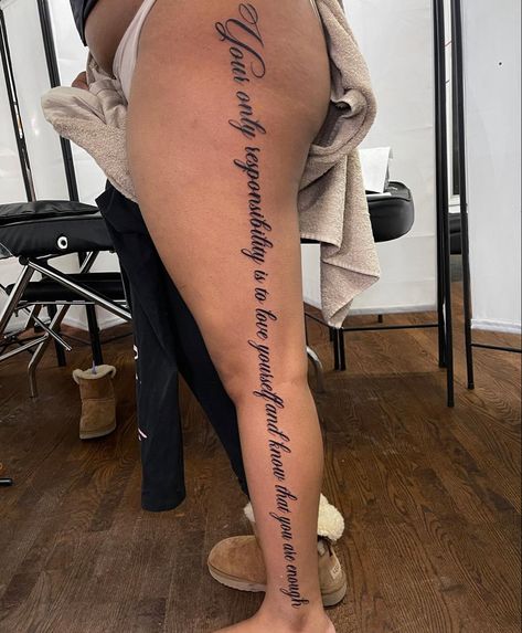 Leg Quote Tattoo, Rip Tattoos For Dad, Side Leg Tattoo, Cute Thigh Tattoos, Neck Tattoos Women, Mommy Tattoos, Tattoos For Women Half Sleeve, Black Girls With Tattoos, Writing Tattoos