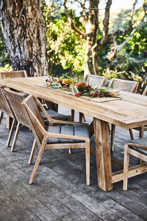 outdoor spaces Backyard Dining, Woven Dining Chairs, Traditional Dining Tables, Outdoor Dining Spaces, Outdoor Tables And Chairs, Mesa Exterior, Teak Table, Plywood Furniture, Teak Outdoor