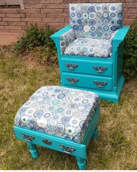 Nightstand Chair, Diy Furniture Renovation, Foot Stool, Furniture Renovation, Repurposed Furniture Diy, Refurbished Furniture, Furniture Makeover Diy, Printable Diy, Recycled Furniture