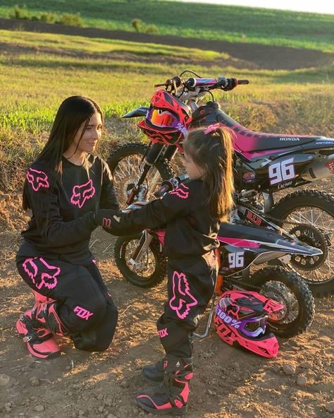 Bike Themed Party, Motocross Couple, Dirt Bike Cake, Room Decor Girls Bedroom, Dirt Bike Riding Gear, Dirt Bike Room, Bike Cake, Dirt Bike Party, Motocross Girls