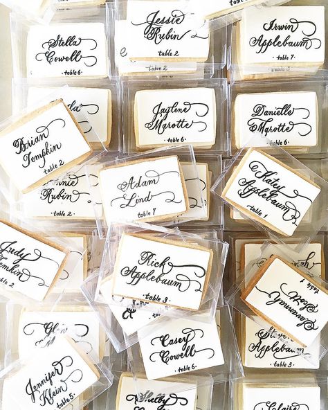 edible place card idea...only with my fave calligraphist @carlahagan_designs… Card Cookies, Coffee Wedding Favors, Food Wedding Favors, Honey Wedding Favors, Tie The Knot Wedding, Creative Wedding Favors, Diy Wedding Table, Inexpensive Wedding Favors, Wedding Favors And Gifts