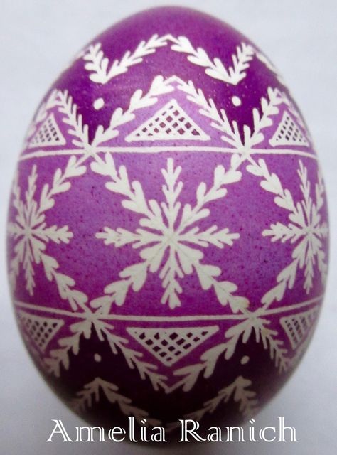 Egg Inspiration, Christmas Pysanky, Russian Easter Eggs, Cool Easter Eggs, Easter Egg Decorating Ideas, Egg Decorating Ideas, Pysanky Eggs Pattern, Pysanky Egg, Polish Easter