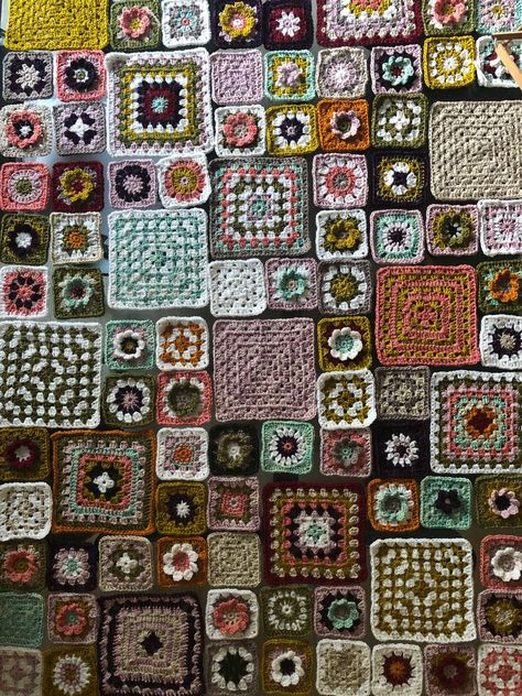 Multi Size Granny Square Blanket, Crochet Squares Aesthetic, Granny Square Blanket Different Sizes, Mix Match Granny Square Blanket, Patch Work Blanket Crochet, Quirky Crochet Blanket, Mismatch Granny Square Blanket, Crazy Granny Square Blanket, Eclectic Crochet Blanket