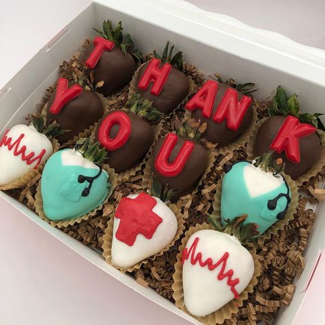 𝐊𝐫𝐲𝐬𝐭𝐚𝐥’𝐬 𝐂𝐡𝐨𝐜𝐨𝐥𝐚𝐭𝐞 𝐂𝐫𝐞𝐚𝐭𝐢𝐨𝐧𝐬🍓’s Instagram post: “Thank you to all our Nurses out there! Nurse appreciation week is from May 6th-May 12th! Order your thank you box for your nurse or someone…” Nurse Strawberries, Nurse Week Treats, Nurse Chocolate Covered Strawberries, Get Well Soon Chocolate Covered Strawberries, Thank You Chocolate Covered Strawberries, Gifts For Nurses Appreciation, Teacher Appreciation Gifts Chocolate Covered Strawberries, Nurse Cakesicles, Cookies For Nurses Week