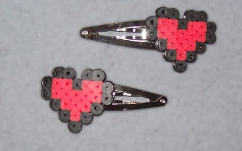 Cute ^^ Zelda Heart Container, Zelda Heart, Heart Container, Geeky Craft, Nerd Crafts, Melty Bead Patterns, Beaded Hair Clips, Pixel Beads, Hamma Beads