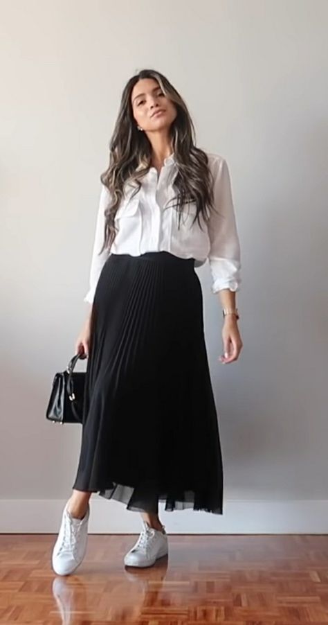 Long Black Skirt Outfit, Chique Outfit, Casual Dressy, Black Pleated Skirt, Elegante Casual, Classy Fashion, Quick Outfits, Casual Work Outfits, Modest Fashion Outfits