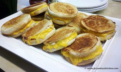 If any of your Memorial Day weekends looked like mine usually do, you’re probably hoarding a few (if not more!) leftover hamburger (and possibly hot dog) buns and don’t know what to do … Leftover Burger Buns, Leftover Hamburger Buns, Leftover Buns, Hospitality Meals, Preserving Produce, Church Snacks, Best Grilled Burgers, Toddler Menu, Hamburger Bun Recipe