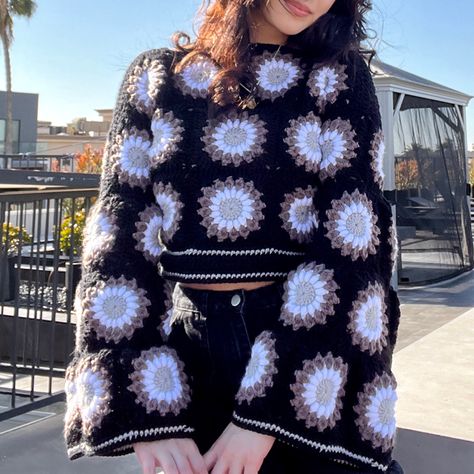 Flower Granny Square Sweater, Crochet Flower Jumper, Flower Crochet Sweater, Crochet Flower Granny Square, Shawls Crochet, Cardigans Crochet, Square Sweater, Granny Square Sweater, Flower Granny Square