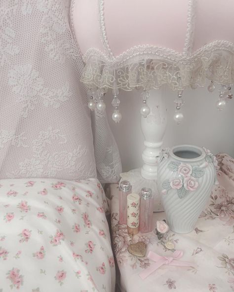 🎞️🩰🗝️📺 Angelcore Bedroom, Angelcore Aesthetic White, Sleepy Sanrio, Hello Kitty Frame, Coquette Dollette Aesthetic, Angelic Angel, Coquette Bedroom, Angelcore Aesthetic, Grandma Aesthetic