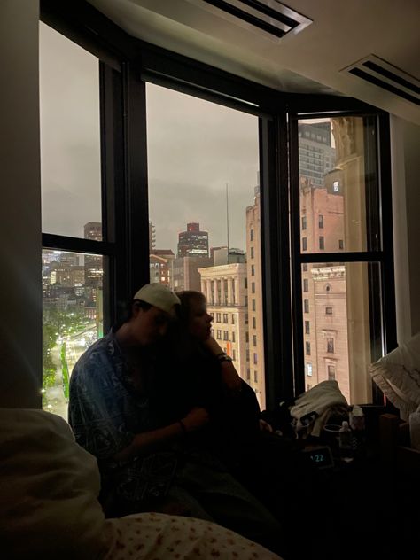 Boston Apartment Interior, Boston Couple Aesthetic, Emerson College Aesthetic, College Boyfriend Aesthetic, Boston Life Aesthetic, Boston University Dorm, Emerson Core, University Couple, Boston University Campus