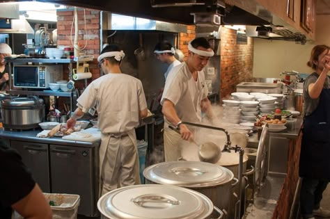 Small Space Restaurant, Ramen Kitchen, Ramen Aesthetic, Tokyo Ramen, Tree House Drawing, Ramen House, Pho Restaurant, Boat Noodle, Japanese Restaurant Interior