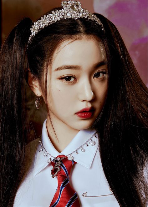 #wonyoung 🌹 #ive Wonyoung Photoshoot, Izone Wonyoung, Iz One Icons, Princess Crown, Iz One, Red Velvet, Princess Zelda, Crown, Velvet