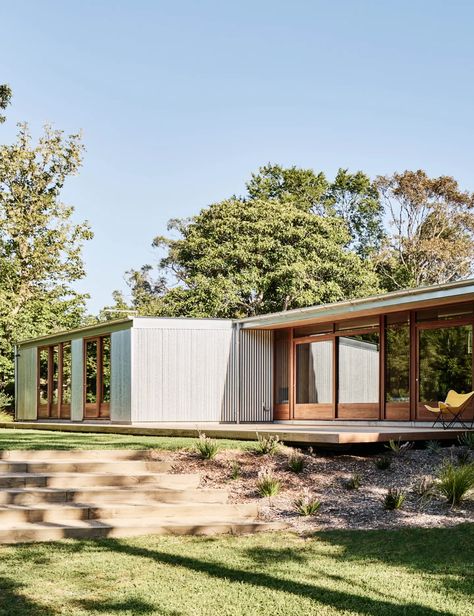 Derelict House, Modern Outdoor Spaces, Melbourne House, Built In Bench, Building Structure, Building A New Home, Australian Homes, Sustainable Home, Modern Exterior