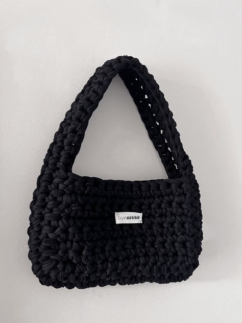 Crochet Baguette Bag, Black Crochet Bag, 100 Crochet Stitches, Crochet Shoulder Bags, Free Crochet Bag, Crochet Bedspread Pattern, Knitting Tote Bag, Womens Crochet Patterns, Crochet T Shirts