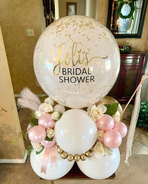 Bridal Shower Balloon Bouquets, Bridal Shower Balloon Centerpieces, Bridal Shower Balloon Ideas, Engagement Party Centerpieces, Engagement Party Balloons, Balloon Table Centerpieces, Engagement Balloons, Bridal Shower Balloons, Balloon Creations