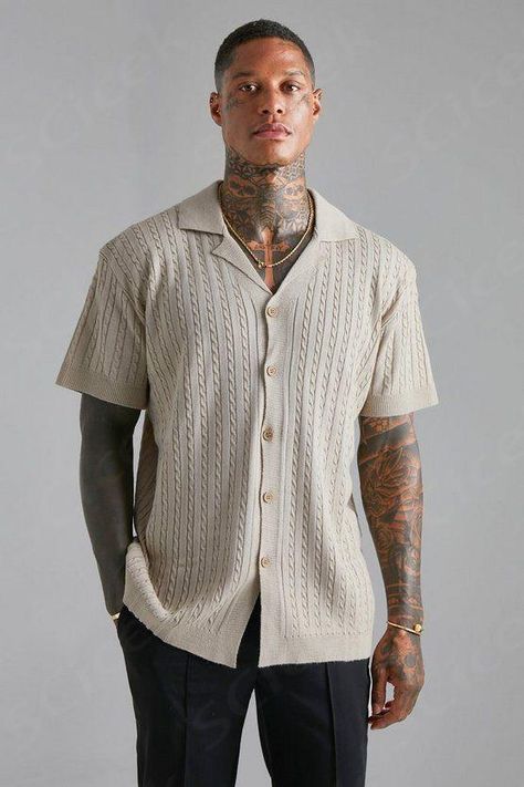 $27,50 Mens Vacation Outfits, Fashion Outfits Men, Satin Shirts, Smart Casual Menswear, Summer Outfits Men, Plain Shirts, Weekend Outfit, Men Fits, Knit Shirt