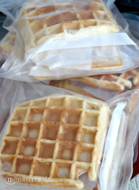 How to Freeze Waffles - The Foodie Affair: To REHEAT In the oven, preheat oven to 350 degrees. Place waffles on a baking sheet and warm for 10-15 minutes. Freeze Waffles, Apple Spice Waffles, Reheat Meals, Jar Soup, Wheat Waffles, Easy Organic Meals, Whole Wheat Waffles, Caramelized Apples, Baby Parenting