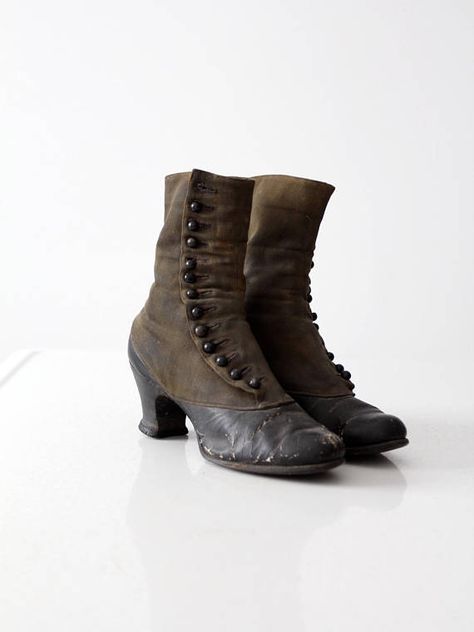 Victorian shoes, antique women's leather boots 1800s Shoes, Victorian Fashion Women, Historical Shoes, Victorian Shoes, Victorian Boots, Victorian Clothing, Victorian Women, Only Shoes, Leather Boots Women