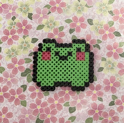 frog made out of Perler beads. Frog Pearl Bead, Green Perler Bead Pattern, Perler Frog, Bunny Perler Beads, Dinosaur Perler Beads, Easy Small Perler Bead Ideas, Frog Perler Bead Pattern, Frog Perler Beads, Simple Perler Bead Patterns