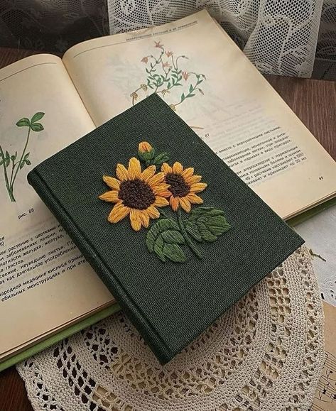 💞 Wedding Embroidery Hoop, Embroidery Stitches Beginner, Fabric Book Covers, Flower Drawing Design, Embroidery Book, Handwork Embroidery Design, Sunflower Pattern, Hand Embroidery Art, Flower Embroidery Designs