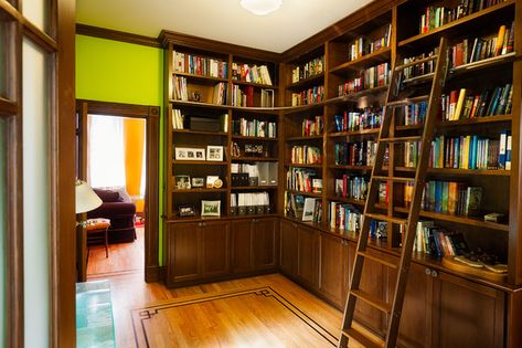 Queen Anne Craftsman Library - Arts & Crafts - Home Office & Library - Seattle - by Carlisle Classic Homes | Houzz UK Craftsman Library, Craftsman Bookcase, Craftsman Built Ins, Craftsman Home Office, Ladder Design, Home Office Library, Library Ladder, Classic Homes, Arts And Crafts House