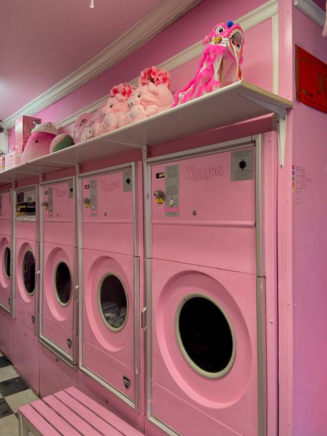 #pink #washingmachine #핀크 #cute #aesthetic Laundry Machine Aesthetic, Pink Washing Machine, Pink Laundromat, Cute Laundromat, Laundromat Photoshoot, Vintage Washing Machine, Pink Laundry Rooms, Pink Hotel, Iphone Pink