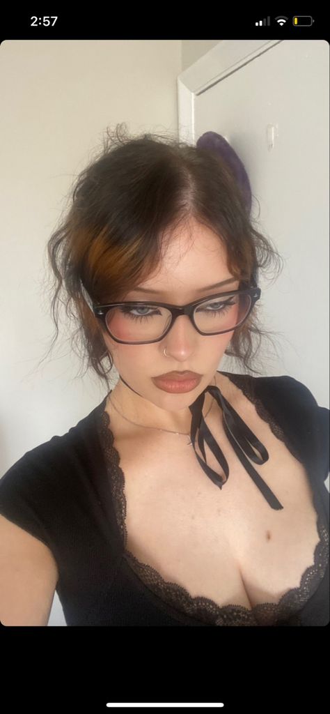 November Makeup, Baddie Glasses, Makeup For Downturned Eyes, Dark Makeup Looks, Corporate Baddie, Minimalist Makeup, Alt Makeup, Edgy Makeup, Makeup Eye Looks