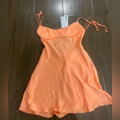 Zara Orange Satin Cut Out Open Back Dress Size Xs New With Tags Orange Dama Dresses, Light Orange Satin Dress, Light Orange Hoco Dress, Non Basic Hoco Dresses, Mini Orange Dress, Loose Homecoming Dresses, Hoco Dresses Satin, Cute Orange Dresses, Coral Hoco Dresses