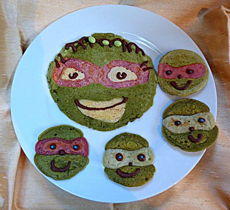 Ninja turtles pancakes (made with matcha tea and food colouring) Curd Cheese, Toys Food, Cheese Pancakes, Pancake Day, Food Colouring, Matcha Tea, Ninja Turtles, Avocado Toast, Turtles