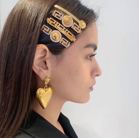 𝐇𝐢𝐠𝐡 𝐅𝐚𝐬𝐡𝐢𝐨𝐧 𝐏𝐨𝐬𝐭 on Instagram: “Versace hair pins Follow @hfpost for more!” Versace Earrings, Designer Hair Accessories, Versace Jewelry, Versace Gold, Vintage Versace, Versace Accessories, Iconic Fashion, Versace Outfit, Hair Design