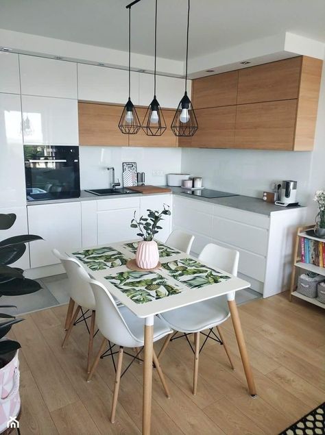 Andere opzet: keukenhoek met eetplek. Plus grote eetkamer? Kabinet Dapur, Dining Table In Living Room, Industrial Dining Table, Industrial Dining, White Kitchen Design, Kitchen Corner, Large Dining Room, Kitchen Remodel Idea, Design Case