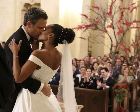 Scandal Olivia and Fitz's Wedding Pictures Scandalous Outfits, Olivia And Fitz, Interracial Family, Bwwm Couples, Tony Goldwyn, Regular People, Olivia Pope, Tv Romance, Interracial Love