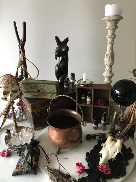 Witch Shop - Antique,Vintage & Handmade Items for the Occult Practitioner- MyProfoundSecrets,Etsy. Altar Inspiration, Witchcraft Altar, Witch Room, Witches Altar, Pagan Altar, Witchy Decor, Witch House, Season Of The Witch, Witch Aesthetic