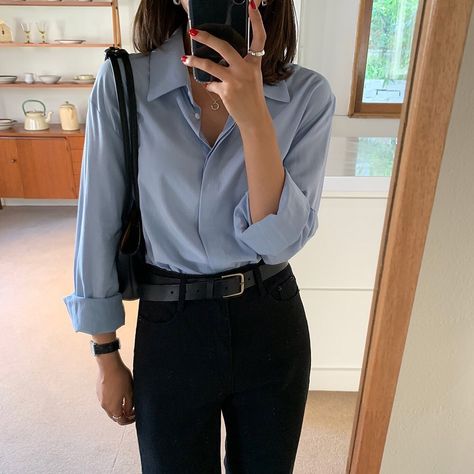 Blue Shirt Formal Women, Basic Shirts Women Minimal Classic, Mba Aesthetic, Queen Outfits, Blue Shirt Women, Mix Match Outfits, Simple Style Outfits, Corporate Fashion, Relaxed Outfit